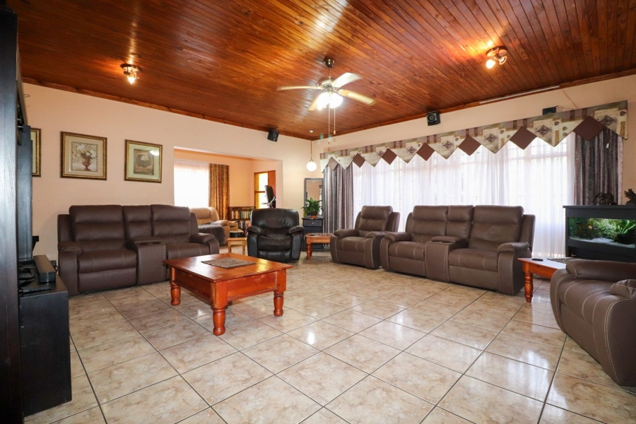 4 Bedroom Property for Sale in La Hoff North West